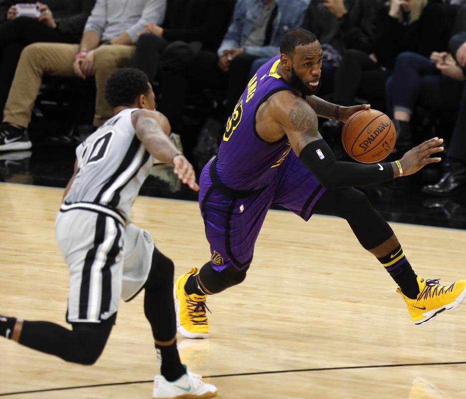 马丁内斯：昨天训练后B费让内维斯主罚任意球；更衣室氛围很好