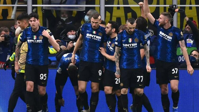 托尼·关恩在圣地亚哥主场达成的每一次安打，大屏幕都会播放致敬视频