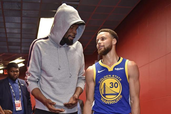 世体：德容与孔德已回国家队报到，其他巴萨球员周二陆续报到