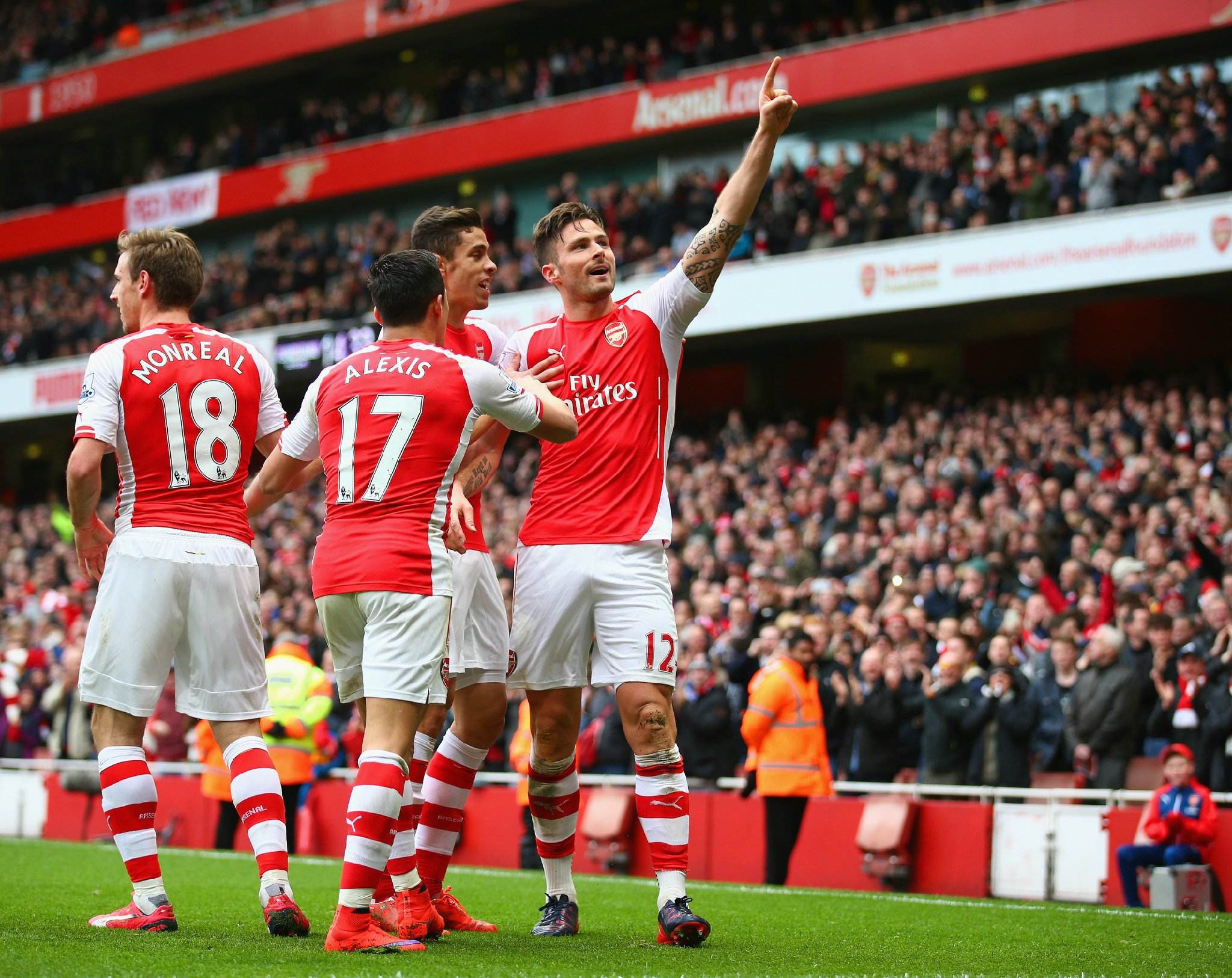 多伦多蓝鸟队由于边境政策，在 2021 年第三次更换主场城市